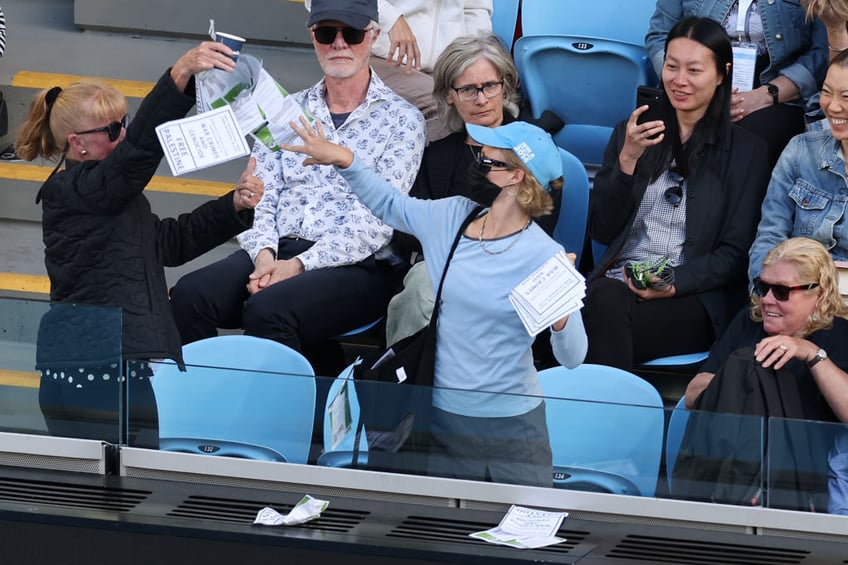 masked pro palestinian protester dumps leaflets on court disrupts australian open tennis match