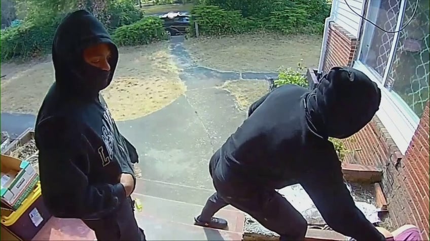 masked suspects in seattle tase rob man at gunpoint outside home video shows