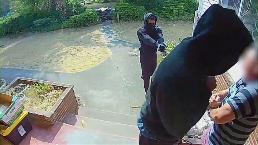 masked suspects in seattle tase rob man at gunpoint outside home video shows