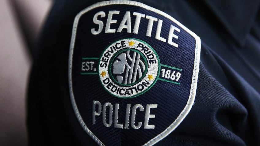 masked thieves prowling streets near seattle schools to mug students police