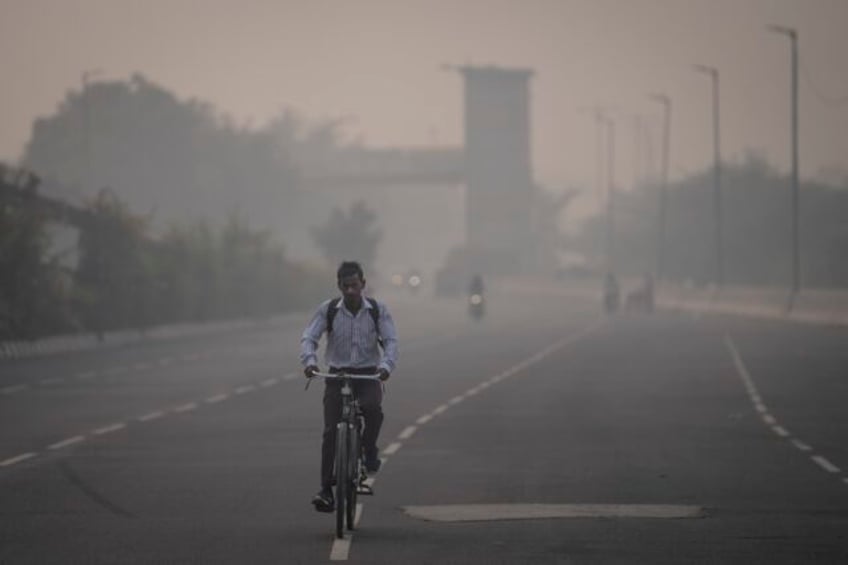 masks are back construction banned and schools shut as toxic air engulfs new delhi