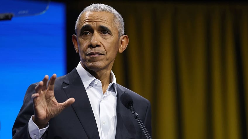 Barack Obama holds his hand up during election event