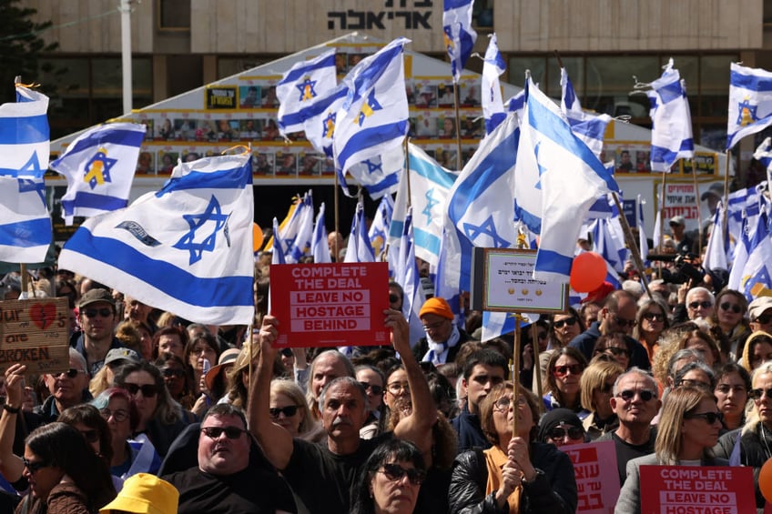 massed israelis share their grief during bibas funeral procession