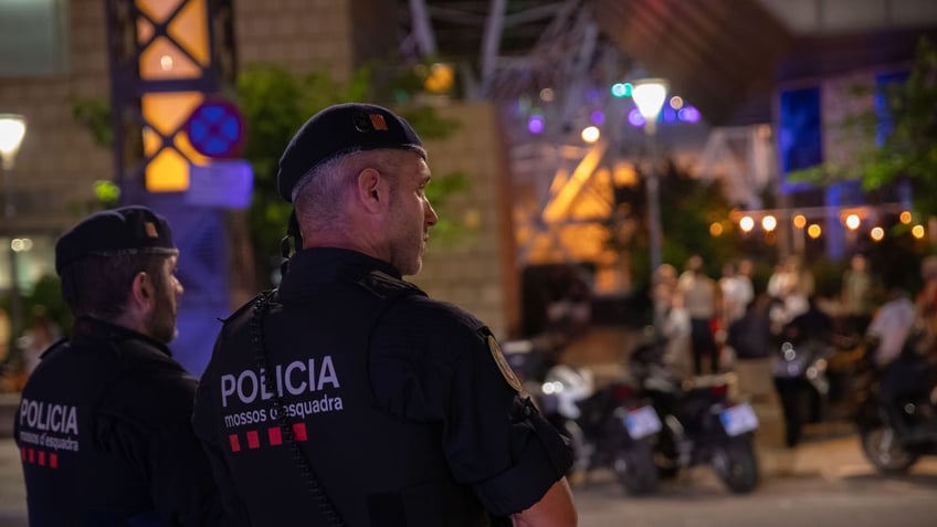 massive brawl breaks out on popular spanish tourist sin street