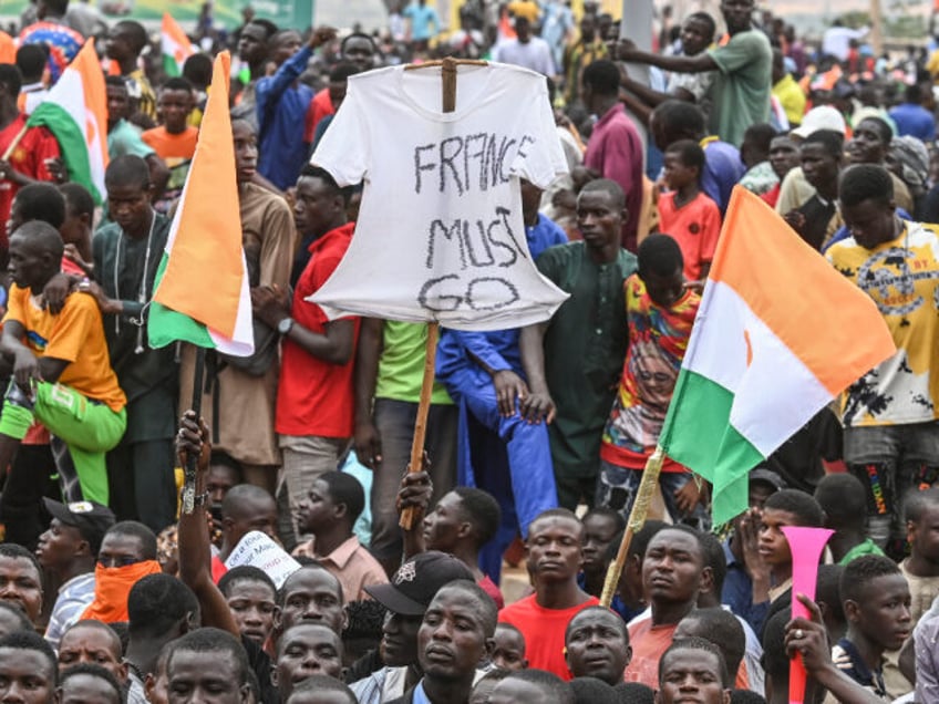 massive protests in niger demand french troops withdraw after coup