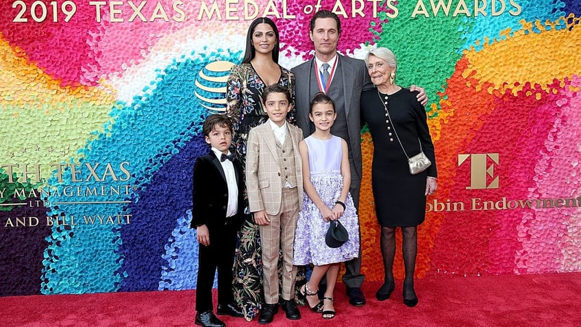 matthew mconaughey and camila alves with children and his mom kay