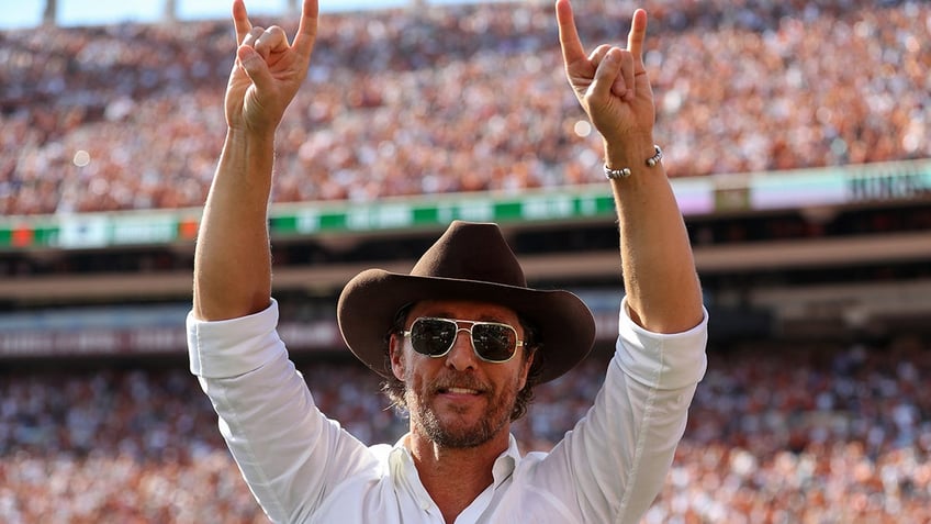 Matthew McConaughey salutes University of Texas fans