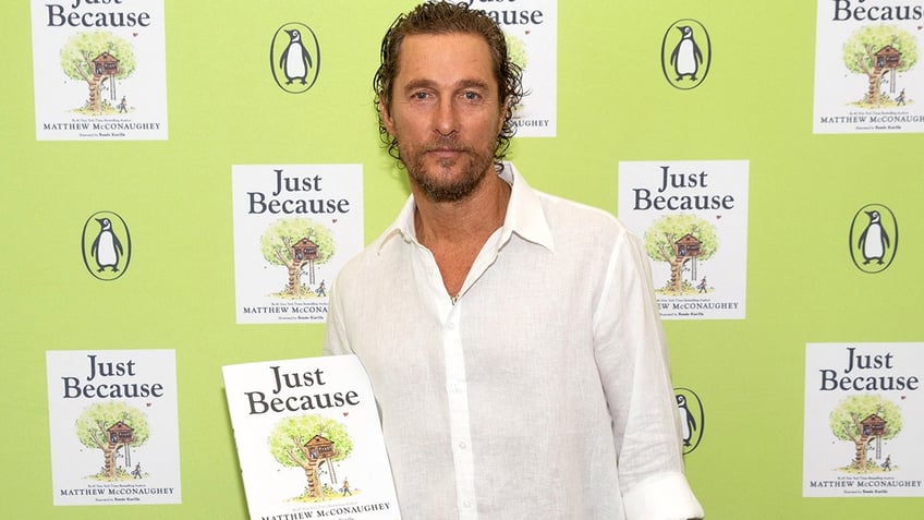 matthew mcconaughey warned teenage son of downfalls and traps of social media