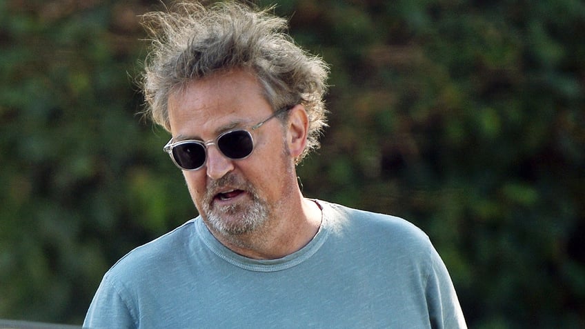matthew perry photos show friends star with pals just days before his death