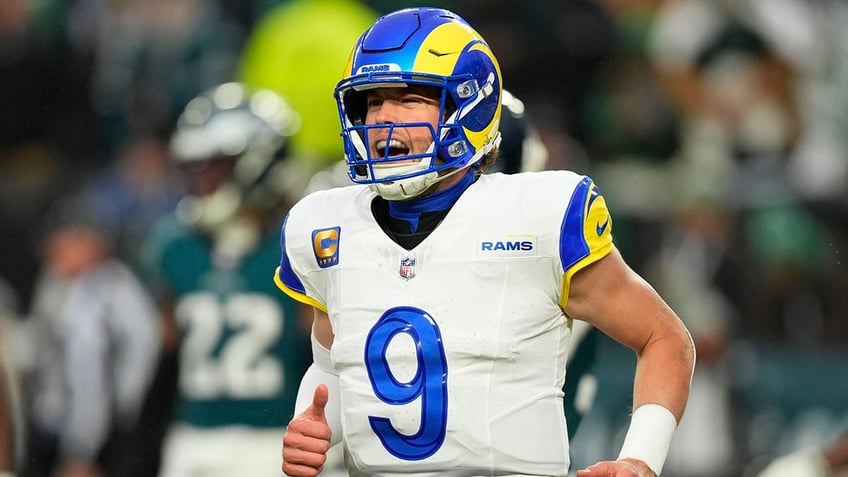 Matthew Stafford jogs off the field