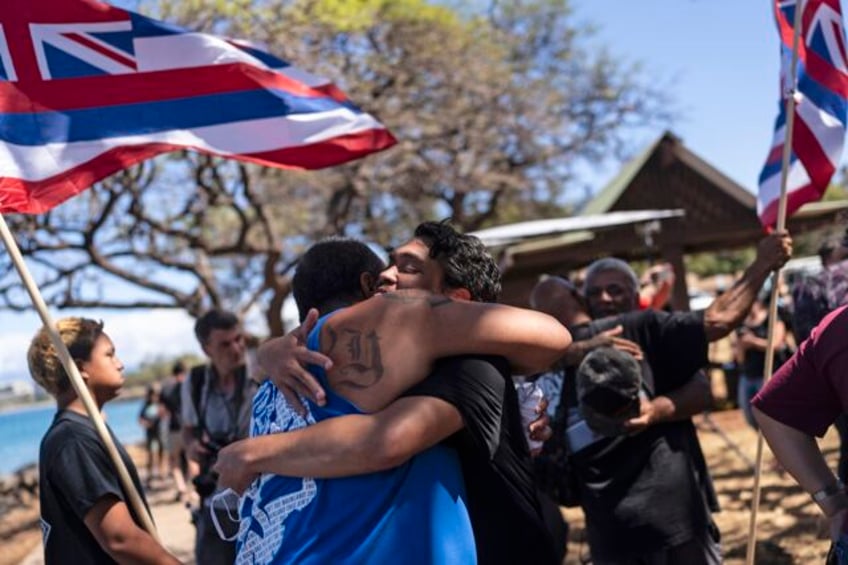 maui town ravaged by fire will rise again hawaii governor says of long recovery ahead