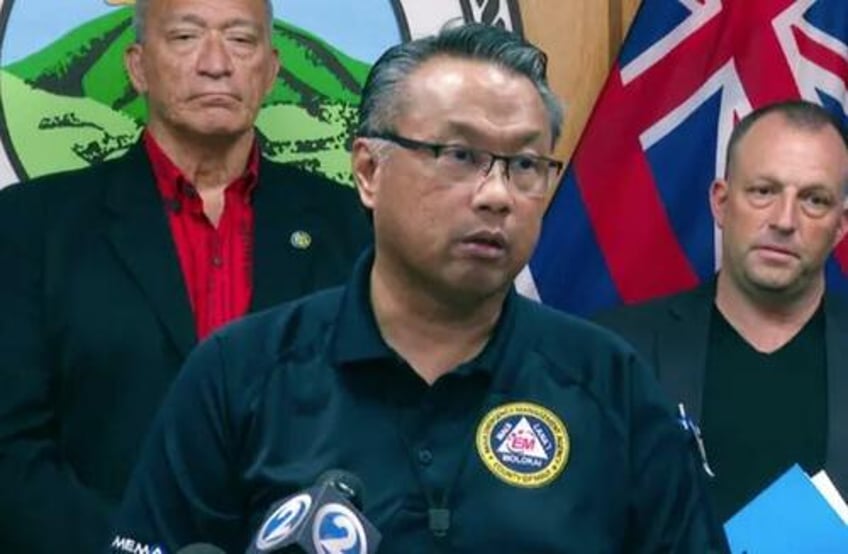 mauis emergency chief resigns amid criticisms over wildfires siren failure