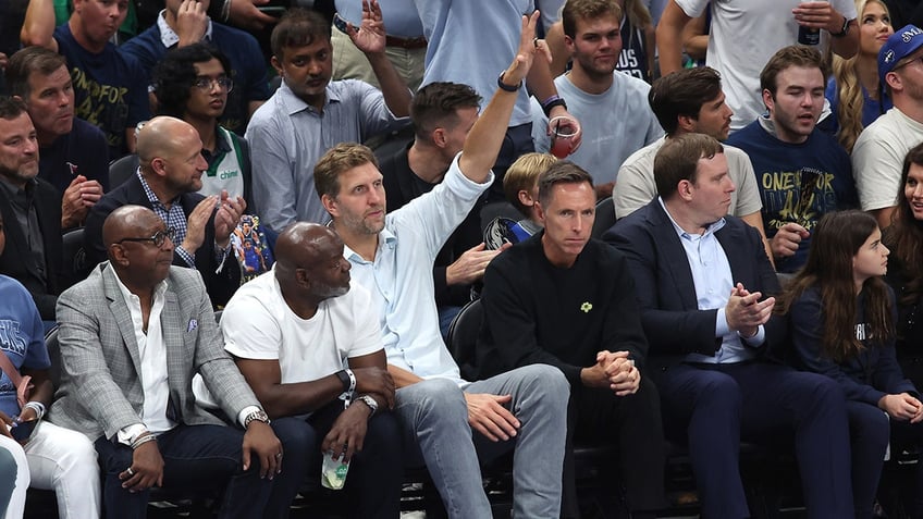 Dirk Nowitzki addresses the crowd