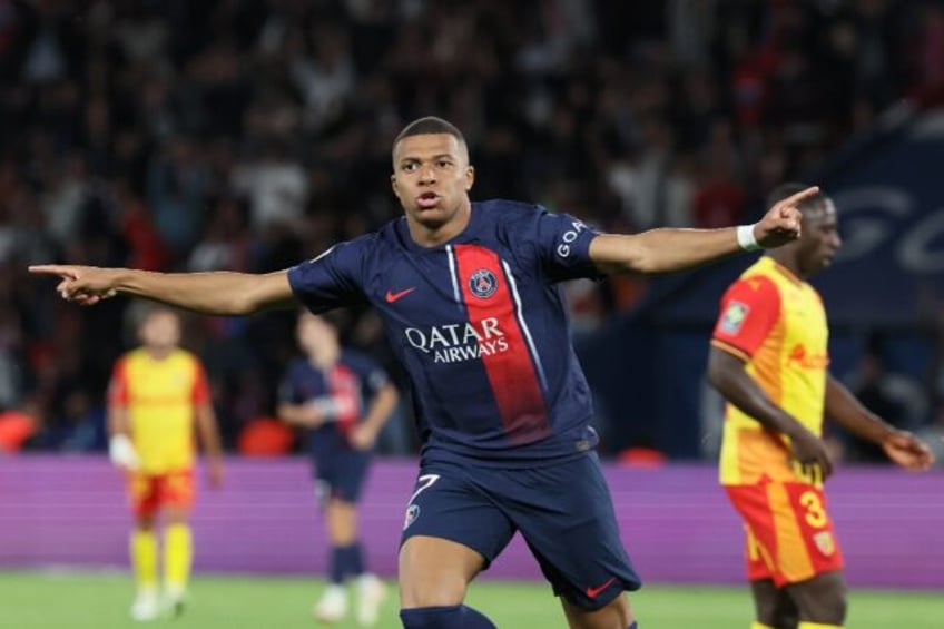 mbappe dominates on home return as psg outclass lens