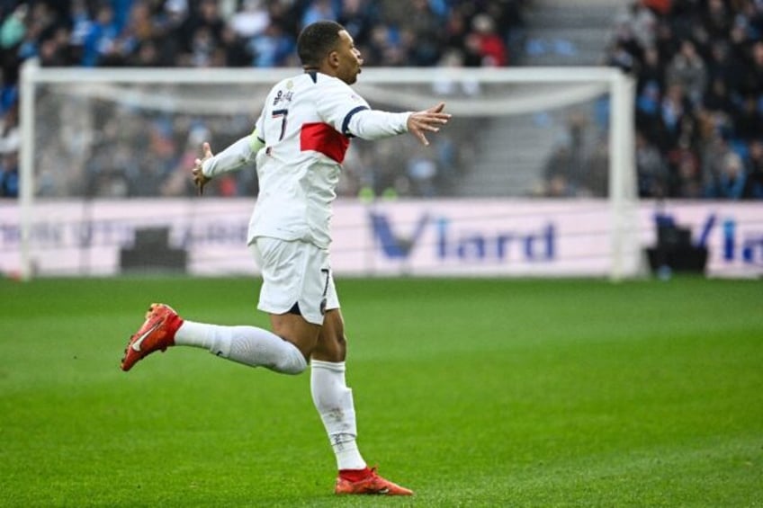 mbappe leads 10 men psg to hard fought win at le havre