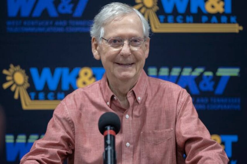 mcconnell is warmly embraced by kentucky republicans amid questions about his health