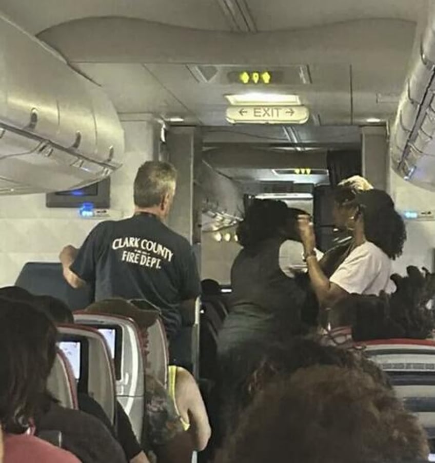 medics called after delta bakes jet full of passengers on vegas runway for 3 hours