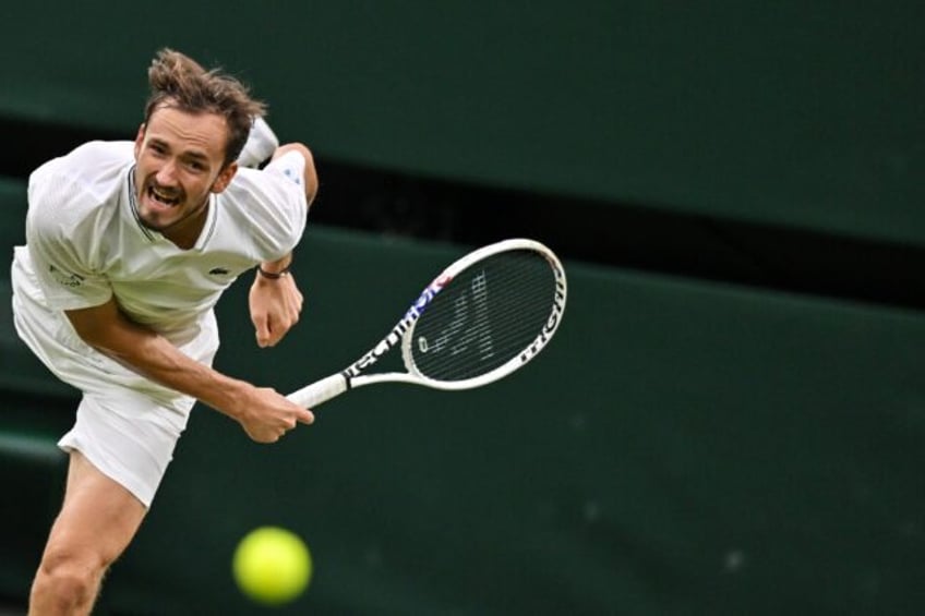 medvedev back in his element on canadian hardcourts