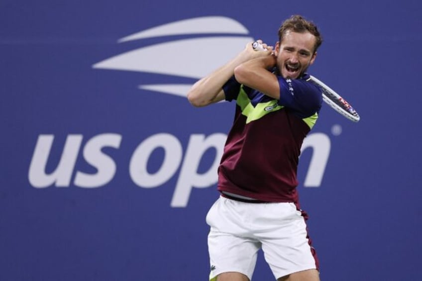 medvedev muscles into us open third round