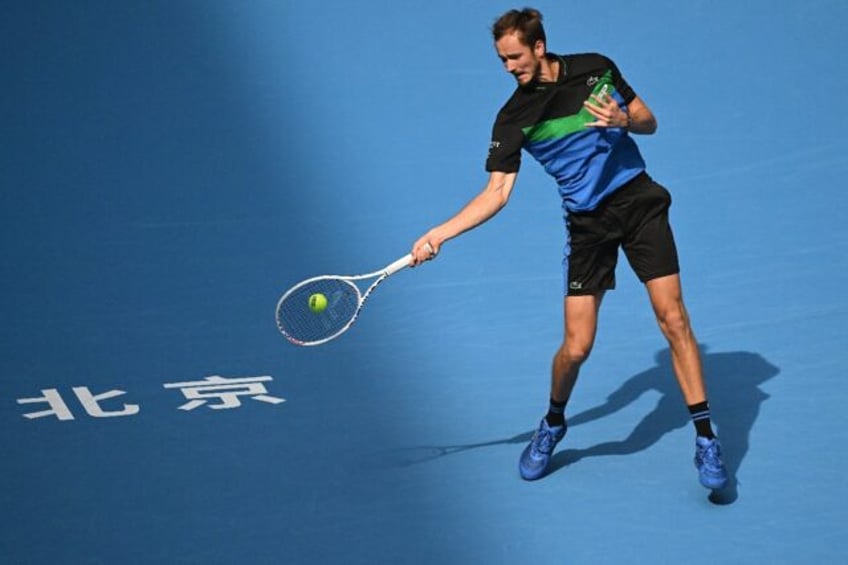 medvedev swiatek both through at china open