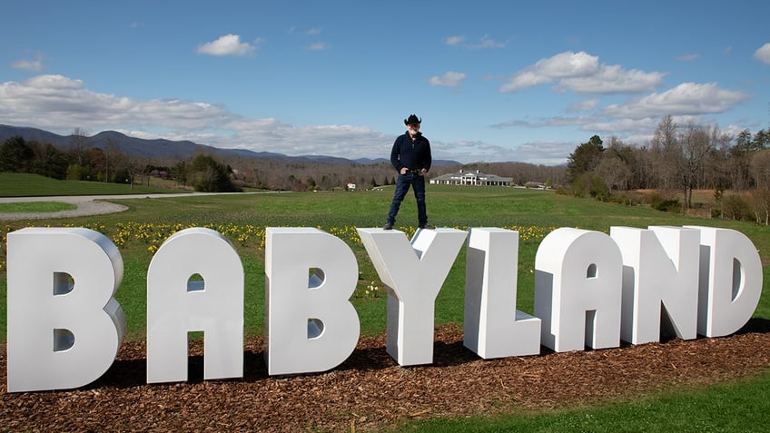 meet the american who launched cabbage patch kids xavier roberts dolls ignited christmas shopping craze