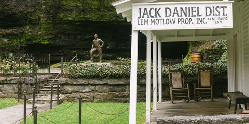 meet the american who taught jack daniel to make whiskey nearest green tennessee slave and master distiller