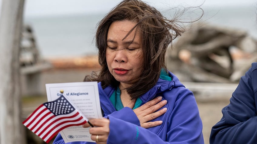 meet the american who wrote the pledge of allegiance francis bellamy found ally in nations top teachers