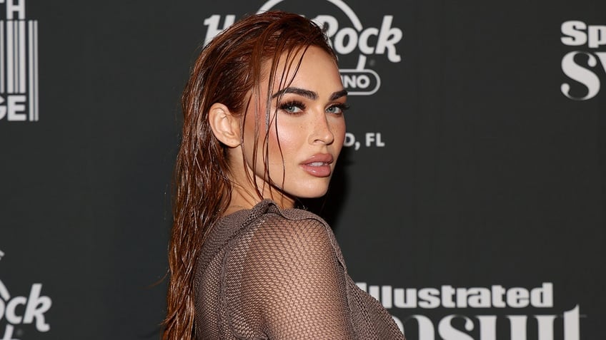 megan fox calls followers bunch of psychos after gofundme drama