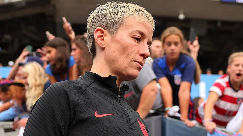 megan rapinoe maintains national anthem protest before final uswnt match