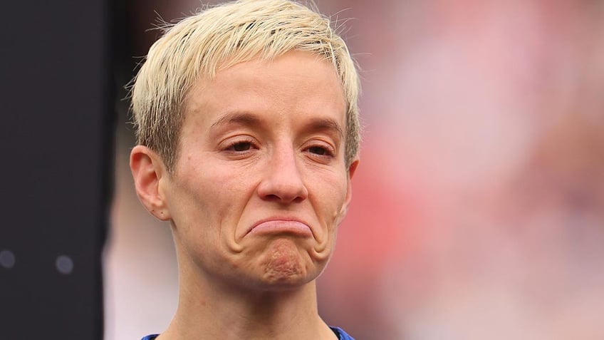 megan rapinoe maintains national anthem protest before final uswnt match