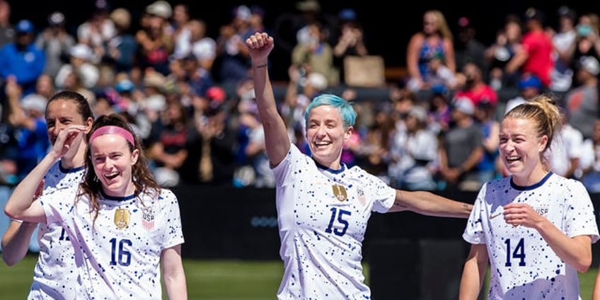 megan rapinoe uswnt loves america but not in a bald eagle on your shoulder kind of way