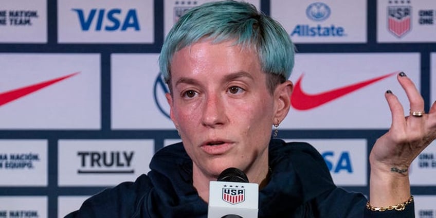 megan rapinoe uswnt loves america but not in a bald eagle on your shoulder kind of way