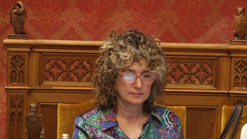 A close-up of Xisca Mora wearing a colorful shirt and glasses sitting in court.