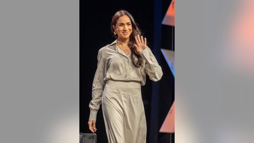 Meghan Markle waves to the audience