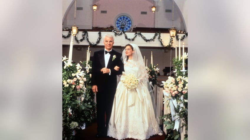 Steve Martin walks Kimberly Williams-Paisley down the aisle in "Father of the Bride"