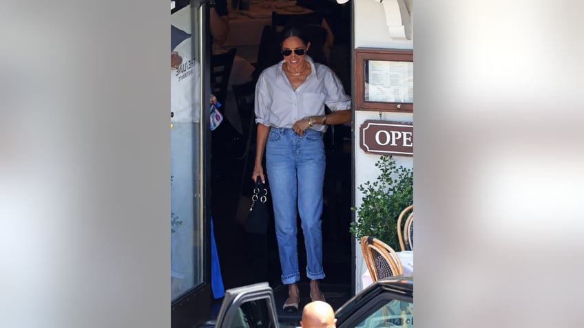 Meghan Markle leaves a lunch spot in California