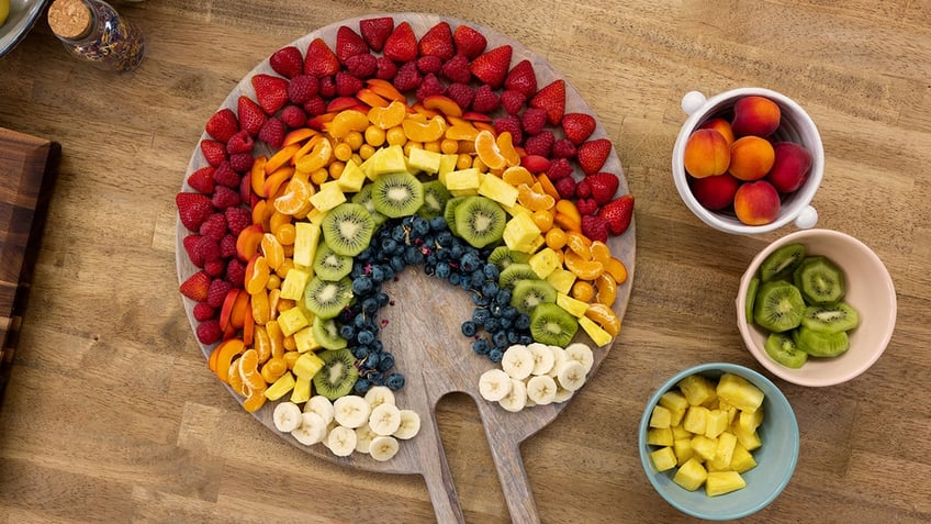 A fruit plate shaped like a rainbow.