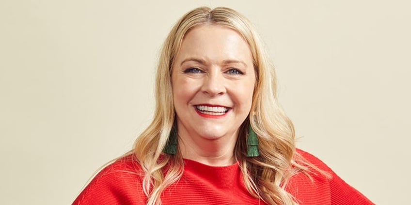 melissa joan hart claims she was almost sued and fired from sabrina the teenage witch for sexy photos