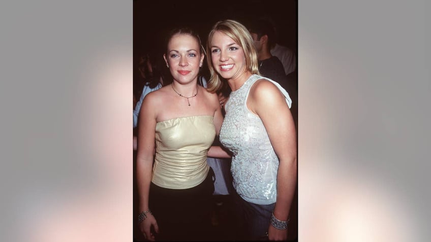 Melissa Joan Hart And Britney Spears red carpet