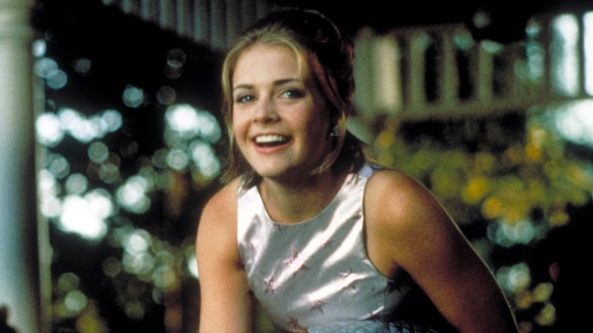 Melissa Joan Hart stars in Sabrina the Teenage Witch