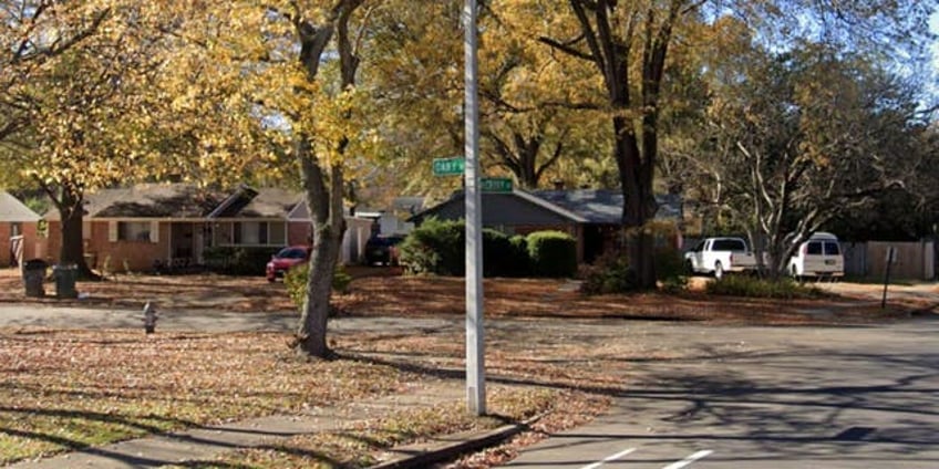 memphis police shoot gunman who opened fire outside jewish school thwarting potential mass shooting