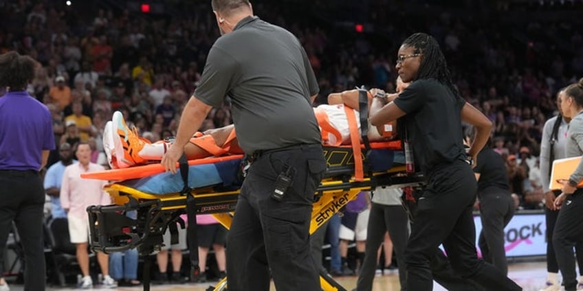 mercurys shey peddy leaves floor on stretcher in scary scene after getting hit by elbow