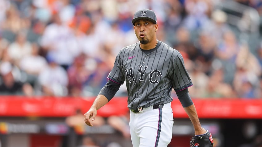 Edwin Diaz walks off field