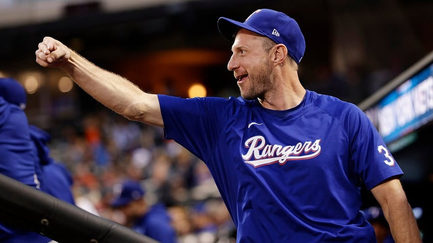 mets fans shower rangers max scherzer with boos in first return to citi field since deadline trade