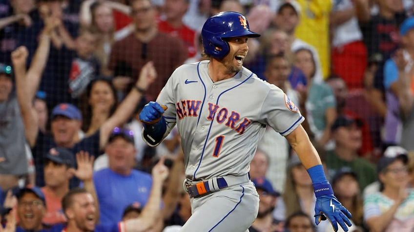 mets jeff mcneil hits little league home run thanks to brutal red sox error