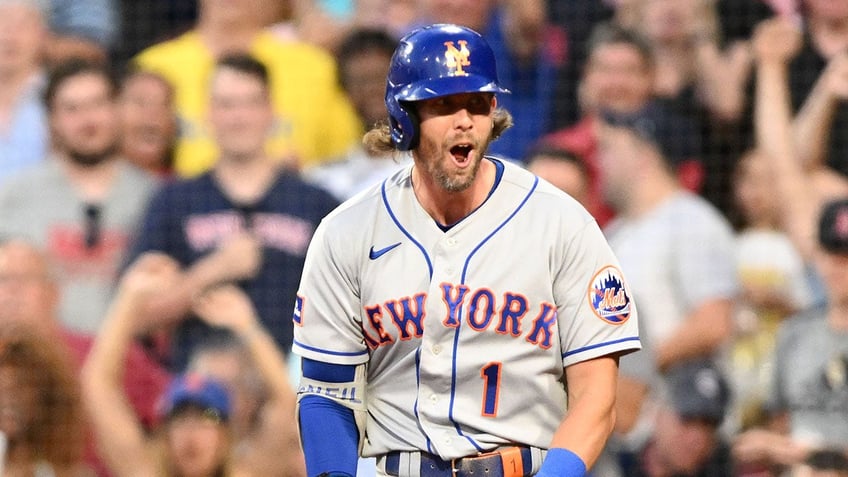 mets jeff mcneil hits little league home run thanks to brutal red sox error