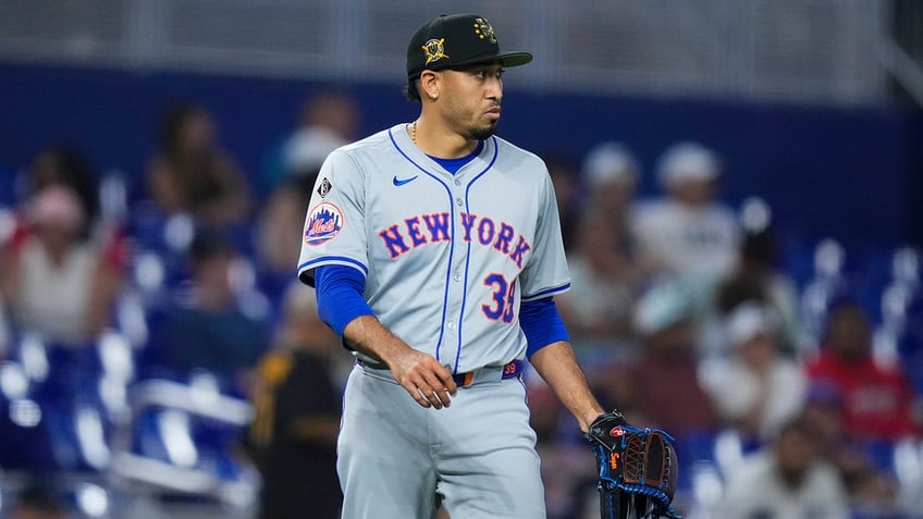 mets place edwin diaz on injured list amid putrid stretch with 4 blown saves in may