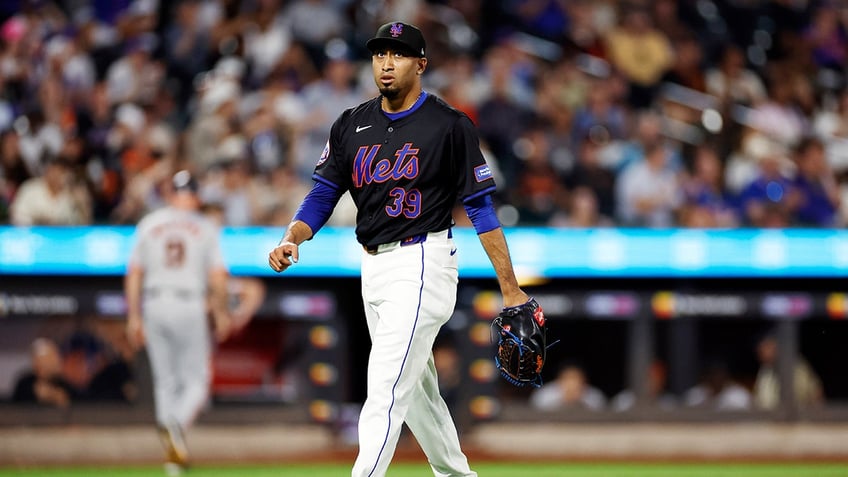 Edwin Diaz walks off mound