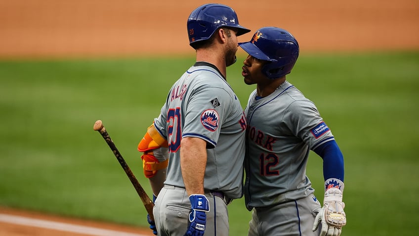 Francisco Lindor and Pete Alonso celebrate