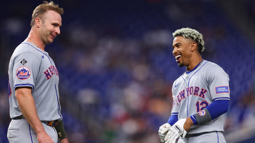 Pete Alonso and Francisco Lindor talk on field